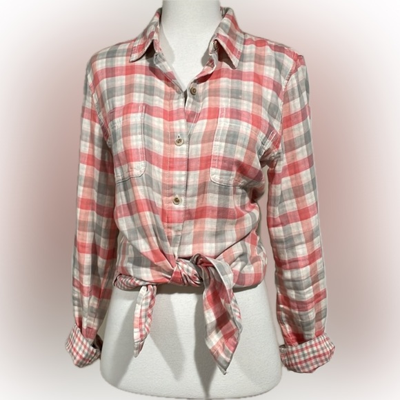 Soft cotton Bass button-up blouse in pink and gray. - Picture 1 of 8